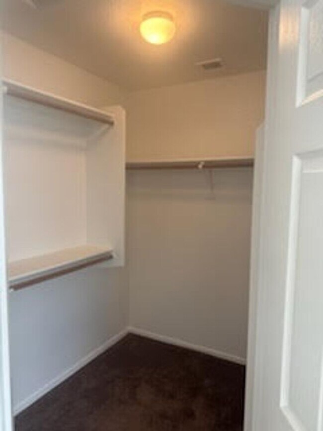 Building Photo - 22257 N Gibson Dr