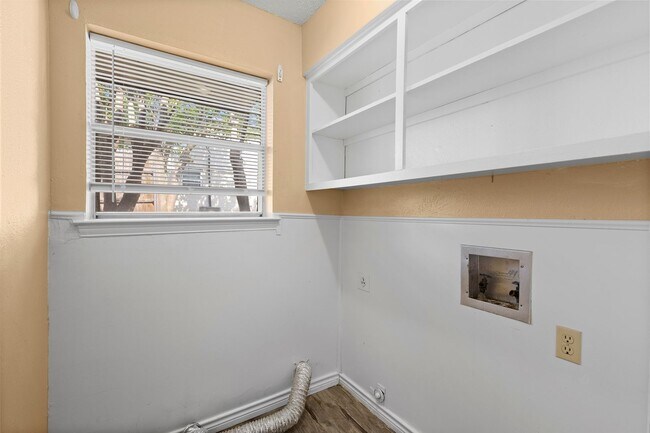 Building Photo - Charming 3-Bedroom, 3-Bathroom Home with S...