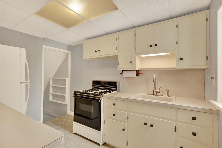 Building Photo - 729 Skyline Dr