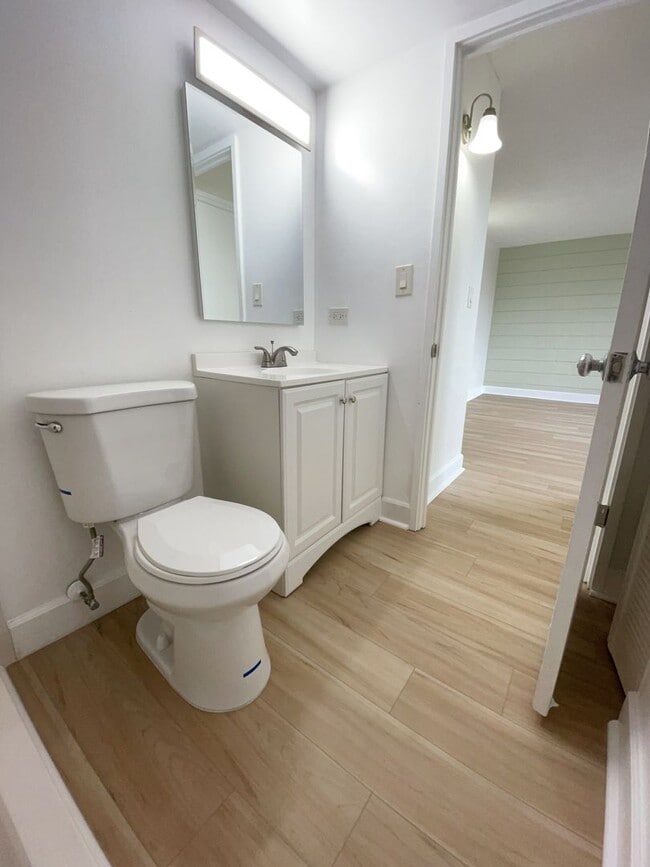 Building Photo - Nalanui Hale - 2 bed, 1 bath, 1 parking