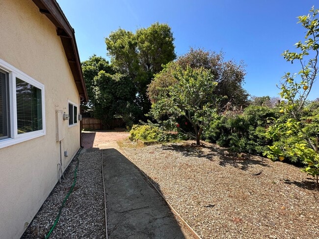 Building Photo - 943 N Patterson Ave