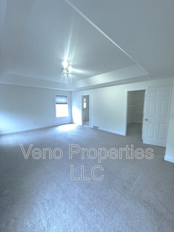 Building Photo - 17 Ironwood Street