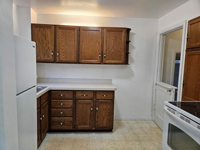 Building Photo - 702 Leland Ct