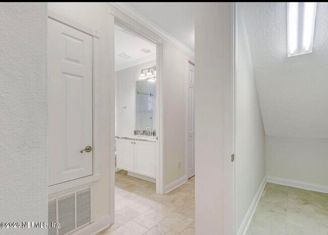 Building Photo - 156 Hidden Palms Ln