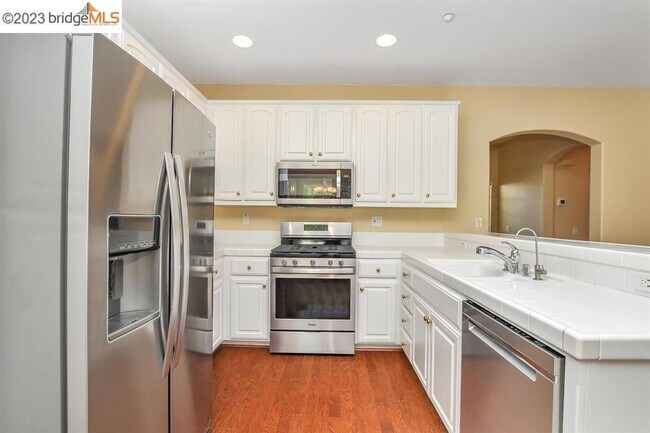 Building Photo - 935 Centennial Dr