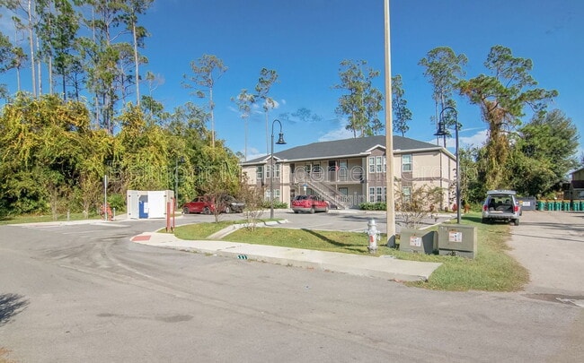 Building Photo - 272 Hart Ln