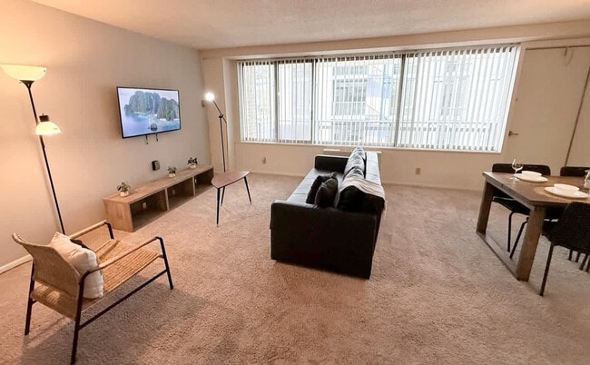 Building Photo - 2111 Richmond Hwy