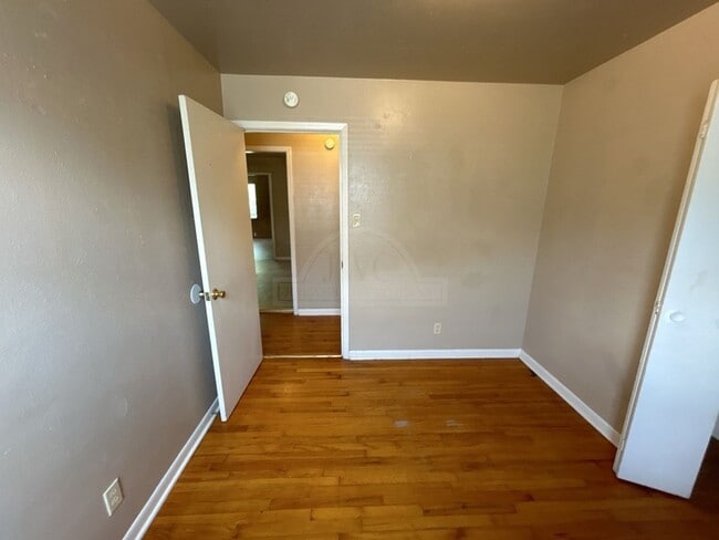 Building Photo - 1315 Jefferies, Killeen