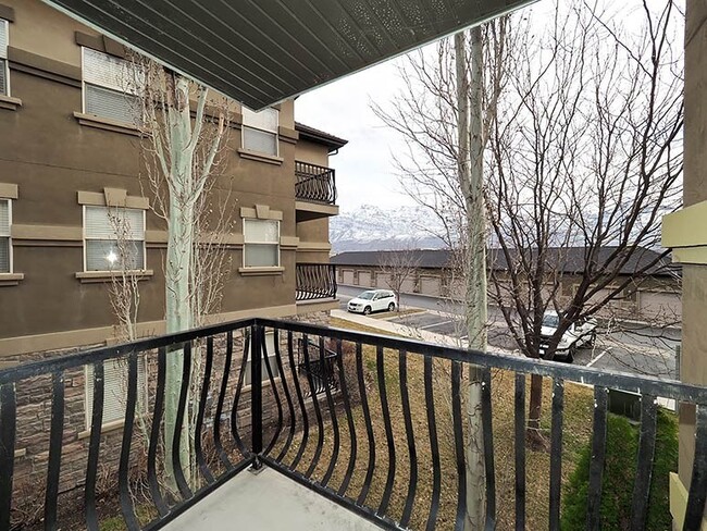 Building Photo - Beautiful 3 bedroom Condo in Pleasant Grov...