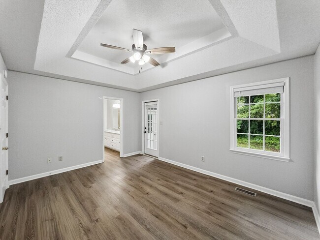 Building Photo - 121 Winthrop Way
