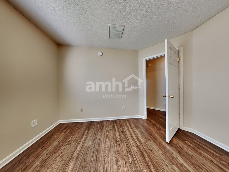 Building Photo - 11418 Deep Springs Dr S