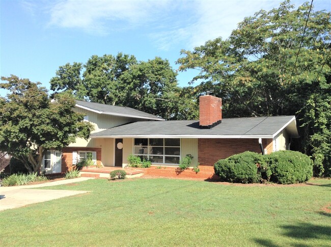 Primary Photo - 5br House off S. Milledge (Fall 2025 Pre-L...