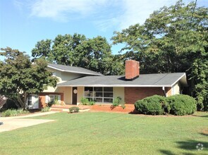 Building Photo - 5br House off S. Milledge (Fall 2025 Pre-L...