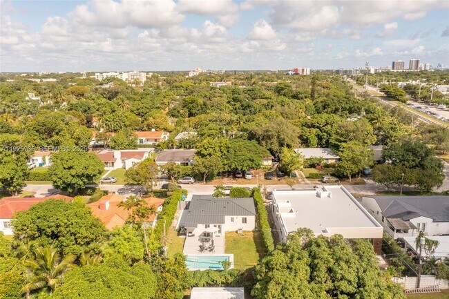 Building Photo - 260 NE 46th St