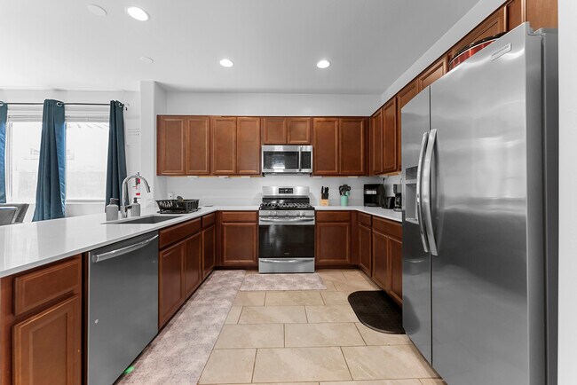 Building Photo - 1645 W la Mirada Dr