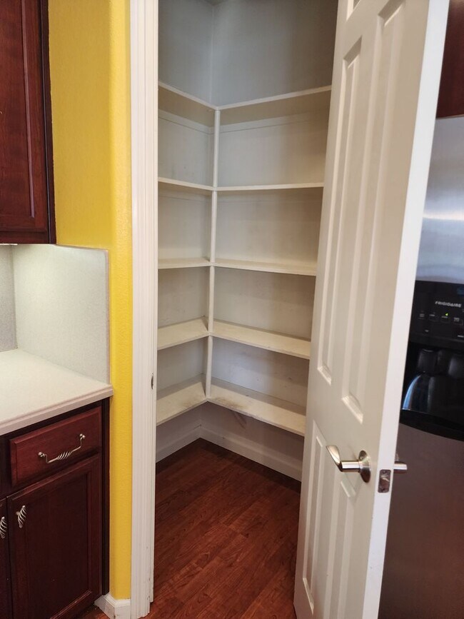 Building Photo - 5 Bedroom 3 Bathroom with 3 car Garage in the Sylvan School District