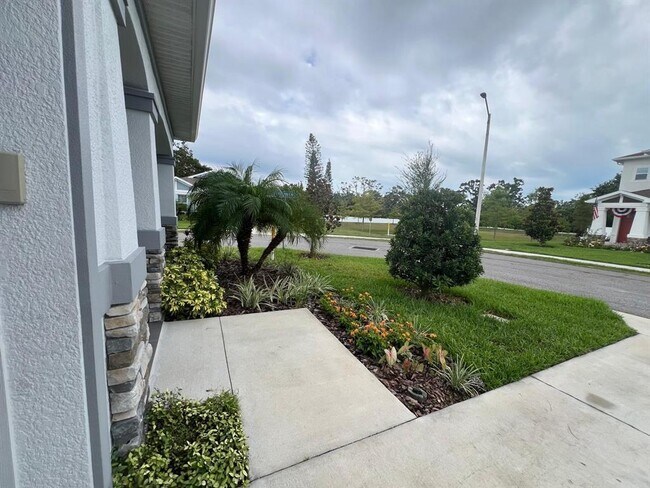 Building Photo - 2065 Paragon Cir W