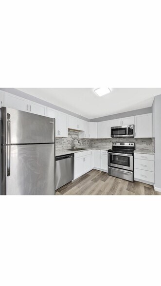Building Photo - 7140 Mariner Dr