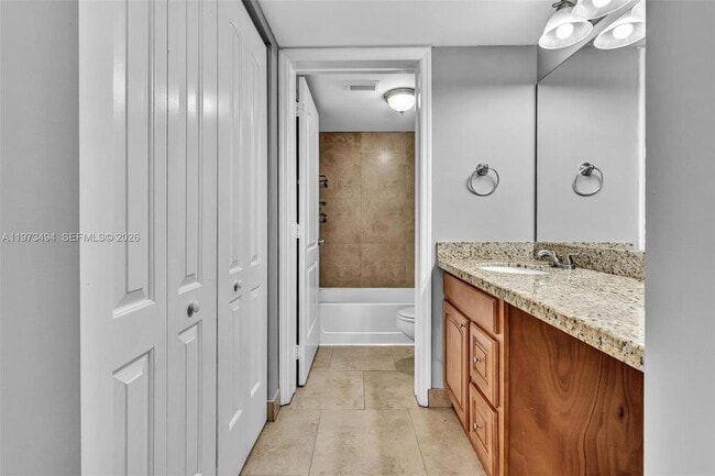 Building Photo - 2810 N Oakland Forest Dr