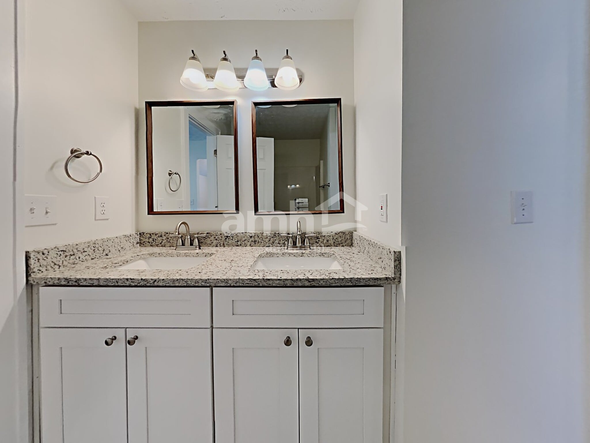 Building Photo - 3075 Kings Dr