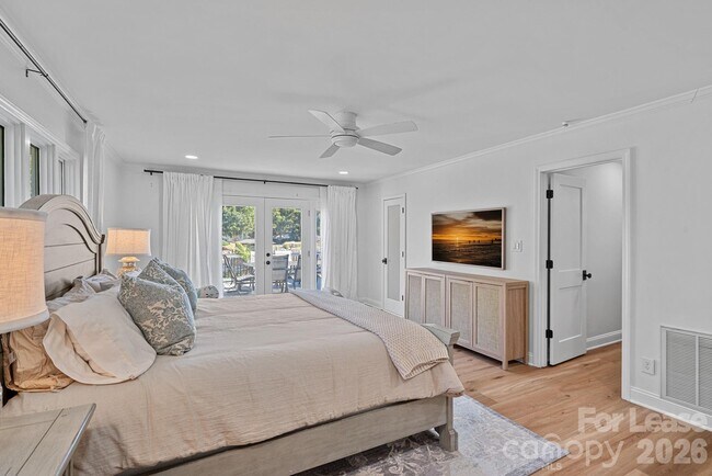 Building Photo - 18026 Whispering Oaks Dr