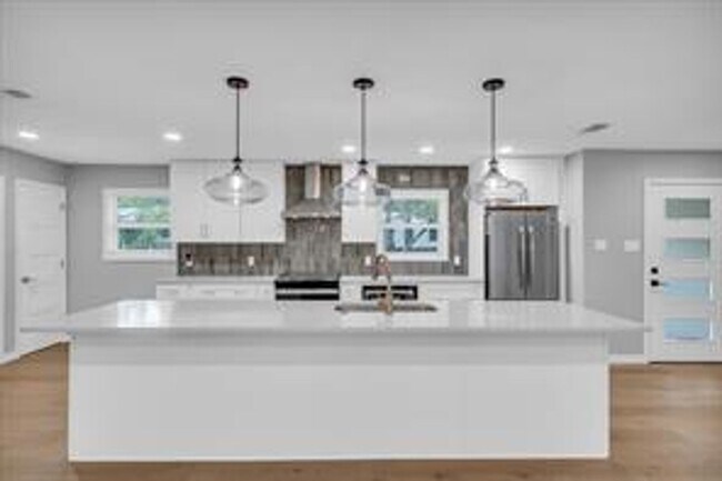 Building Photo - 4600 Cedar Mountain Dr