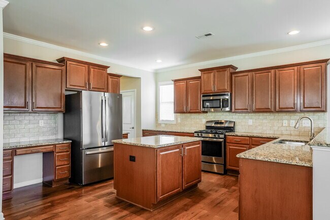 Building Photo - 149 Heathwood Dr