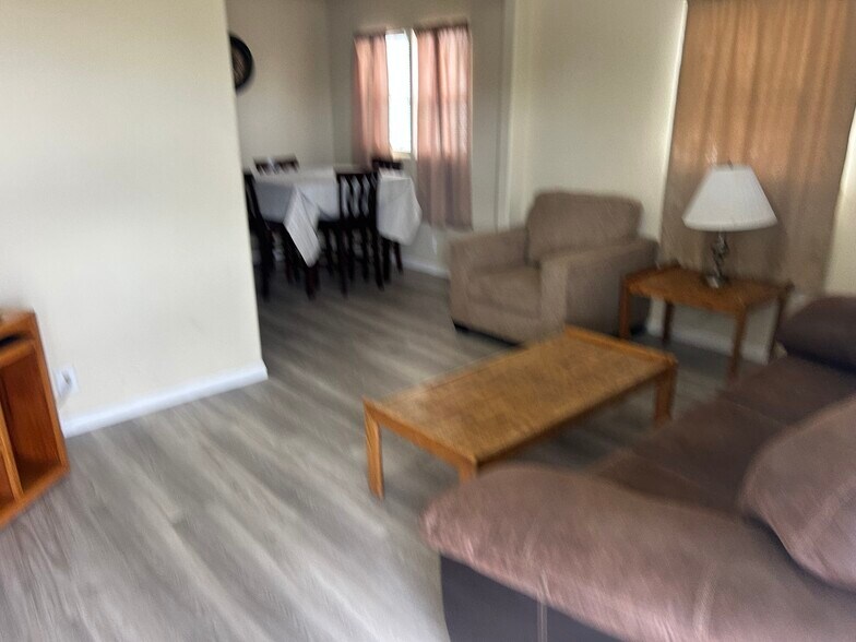 Building Photo - 1109 Alder St