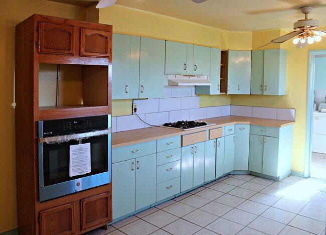 Building Photo - Spacious home Move-In Ready