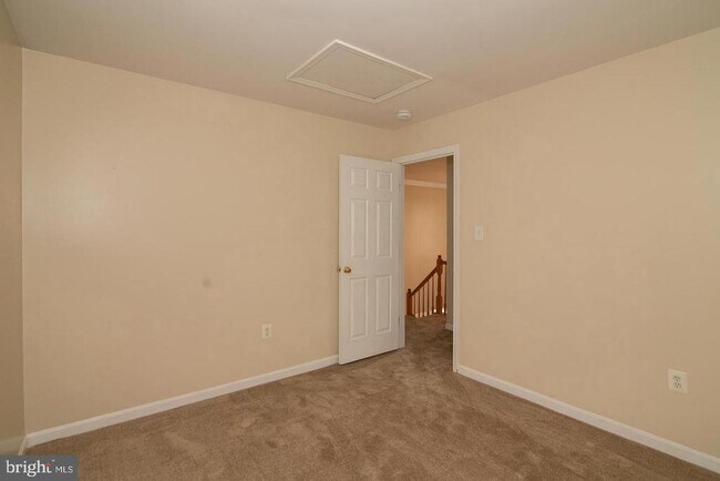 Building Photo - 3018 Desert Palm Ct