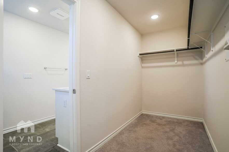 Building Photo - 2909 Salvidar Bend