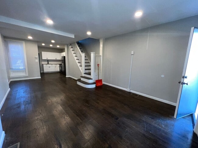 Building Photo - Beautiful 3 Bedroom Home