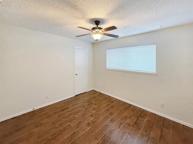 Building Photo - 4811 Live Oak St