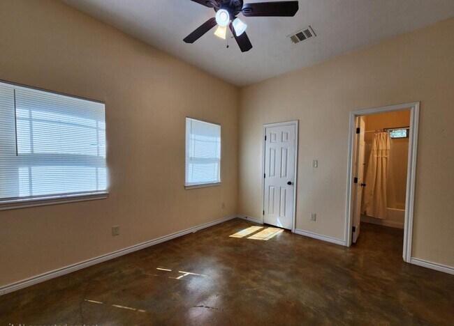 Building Photo - 3933 John Sharp Pkwy
