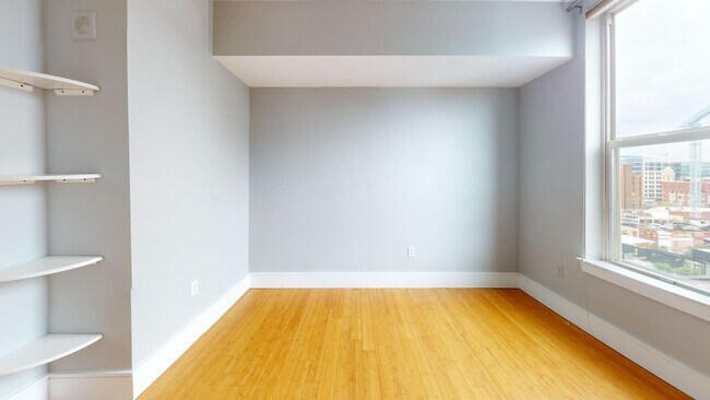 Building Photo - Chinatown 1,000 Square Foot PLUS W/Private Balcony, Fitness Center & More!