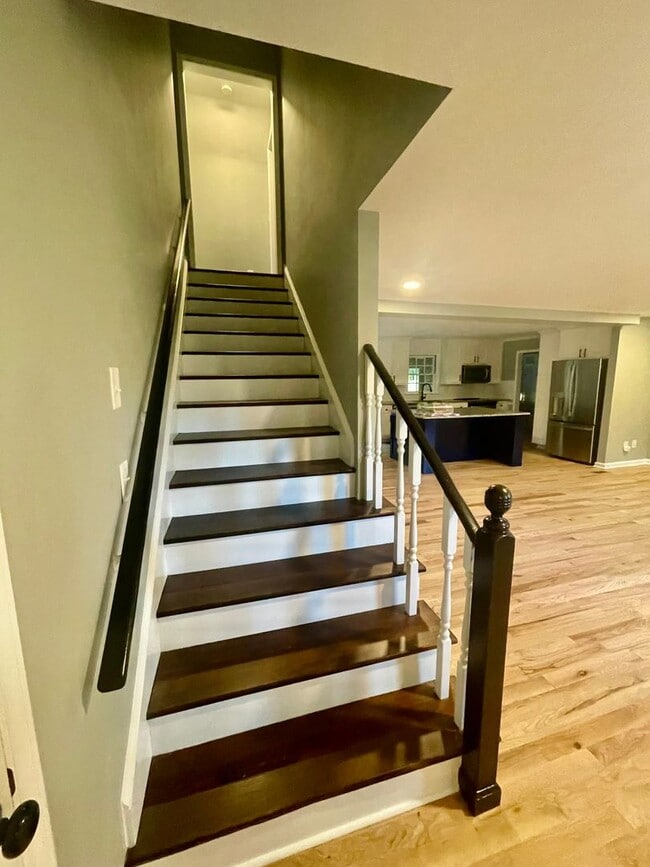 Building Photo - Welcome to this stunning 3-bedroom, 2.5-ba...