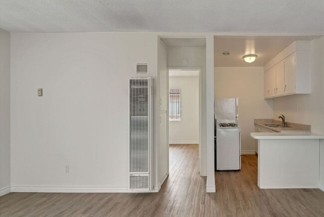 Building Photo - 855 Emerald St
