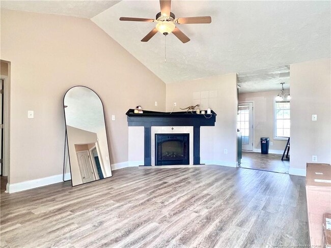 Building Photo - 285 Pebble Ln
