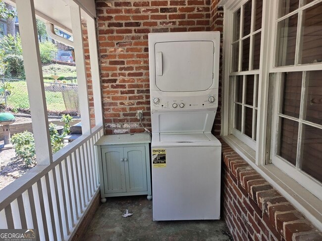 Building Photo - 1845 Monroe Dr NE