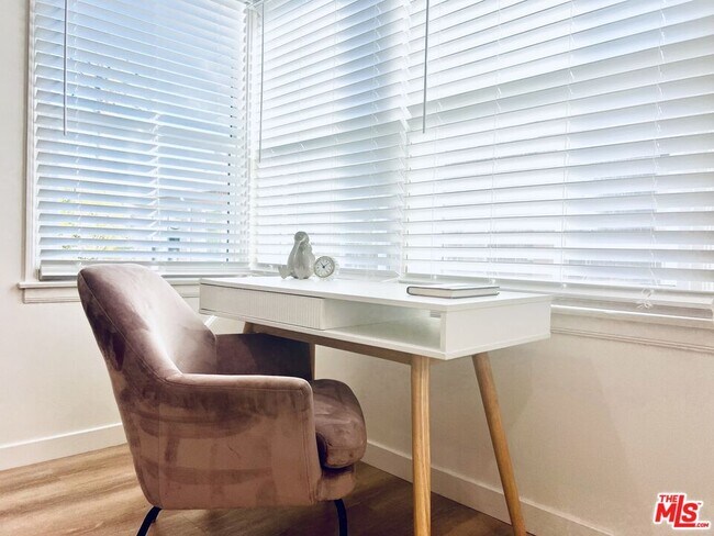 Building Photo - 1843 Normandie Ave