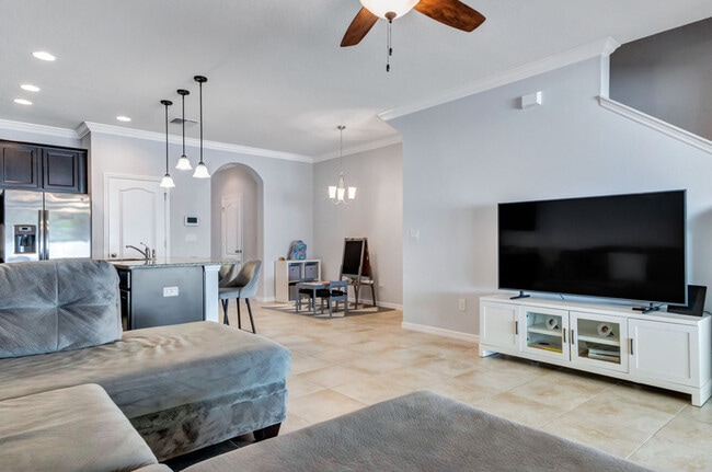 Building Photo - 10424 Red Carpet Ct