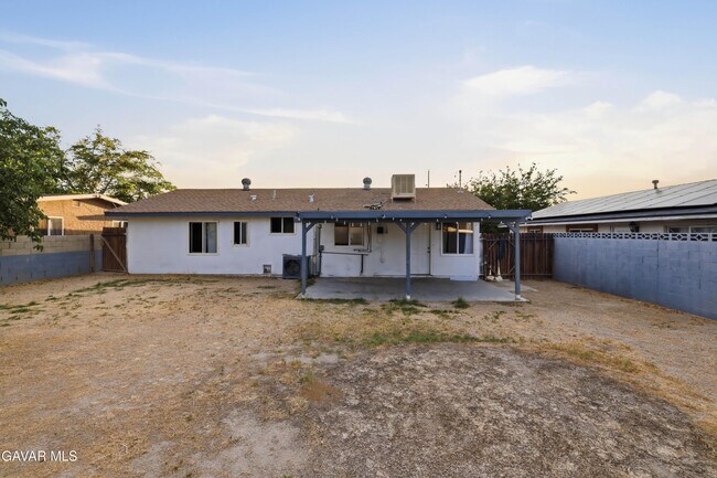 Building Photo - 38466 Sumac Ave