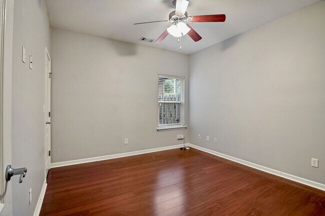 Building Photo - 2742 Oxmoor Way