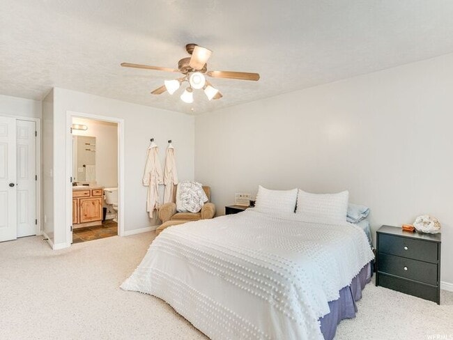 Building Photo - Beautiful Riverton Townhome w 1 car garage...