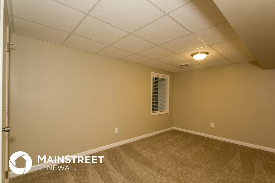 Building Photo - 3545 Ingledale Dr SW