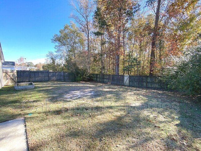 Building Photo - 237 Border Rd