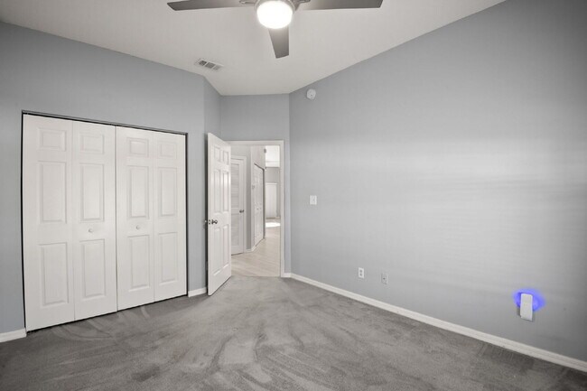 Building Photo - "Spacious 3-Bed, 2-Bath Condo Retreat in V...