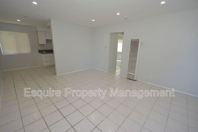 Building Photo - 951 W Cedar Ct