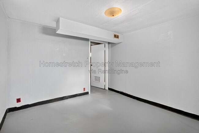 Building Photo - 2247 Hollis Dr