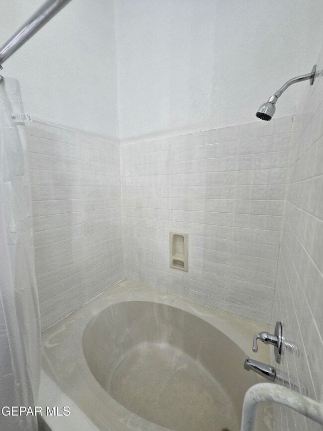 Building Photo - 5936 Oleaster Dr